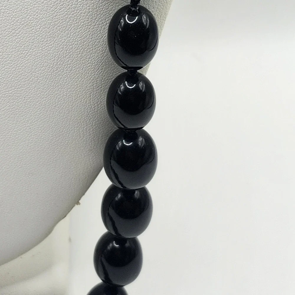 Trifari Vintage Black Oval Bead Knotted Necklace Gold Tone Spring Ring Clasp - Picture 6 of 8